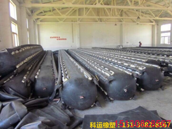 八角形橡膠充氣芯模生產(chǎn)車間實(shí)景